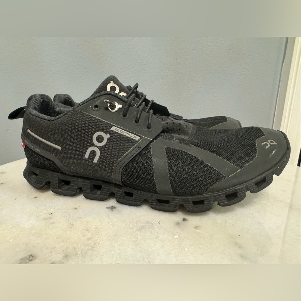 On Cloud 5 Waterproof Womens 7.5 US Black Athletic Running Shoes Sneakers